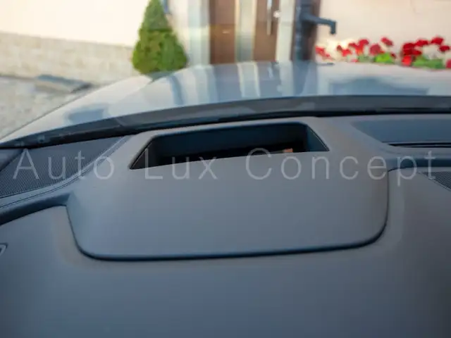 Audi Q8 view 15