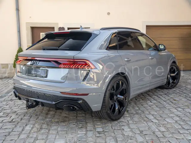 Audi Q8 view 4