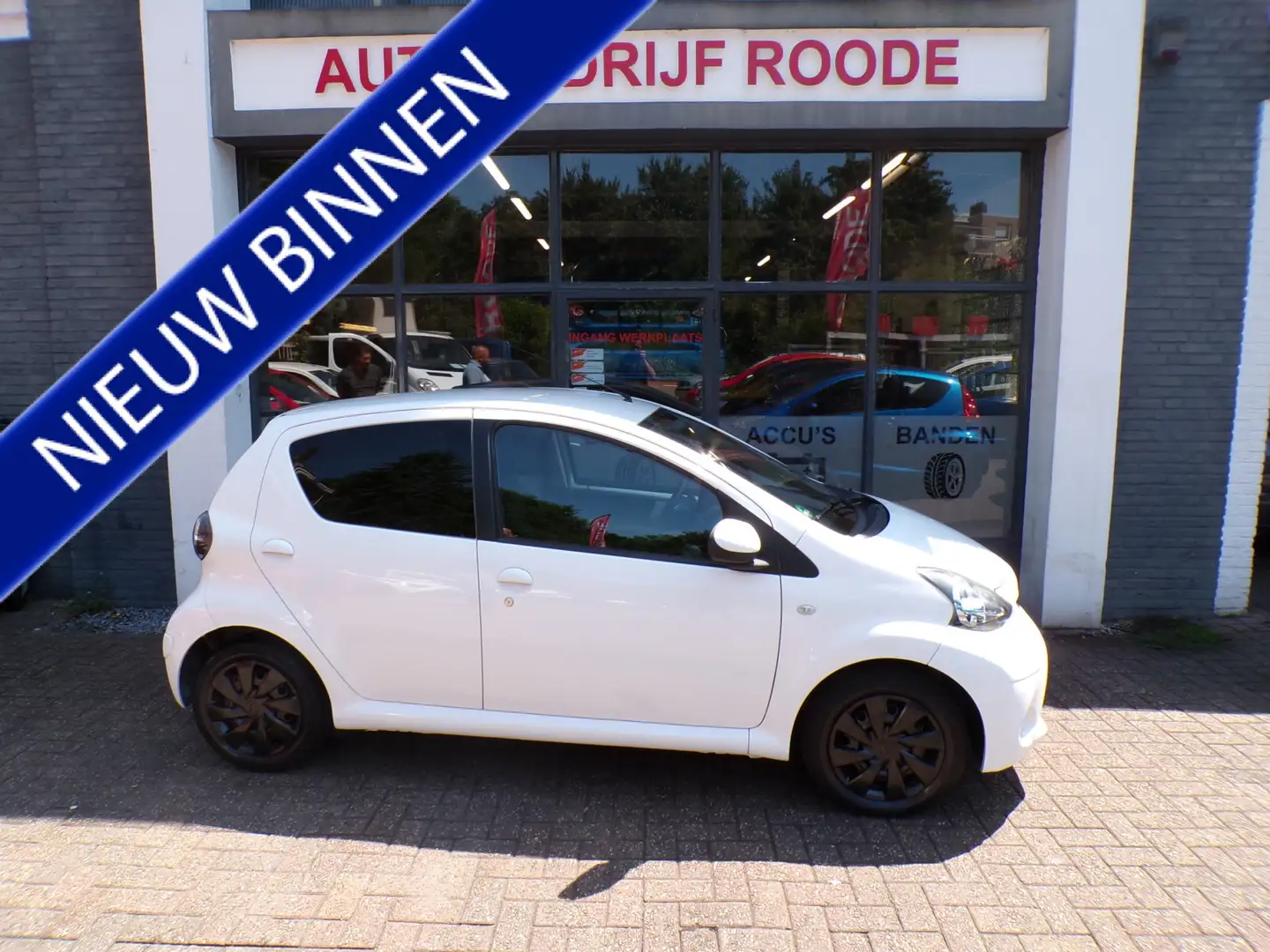 Toyota Aygo 1.0 VVT-i Automaat 5-Drs Dynamic TOP STAAT! Wit - 1