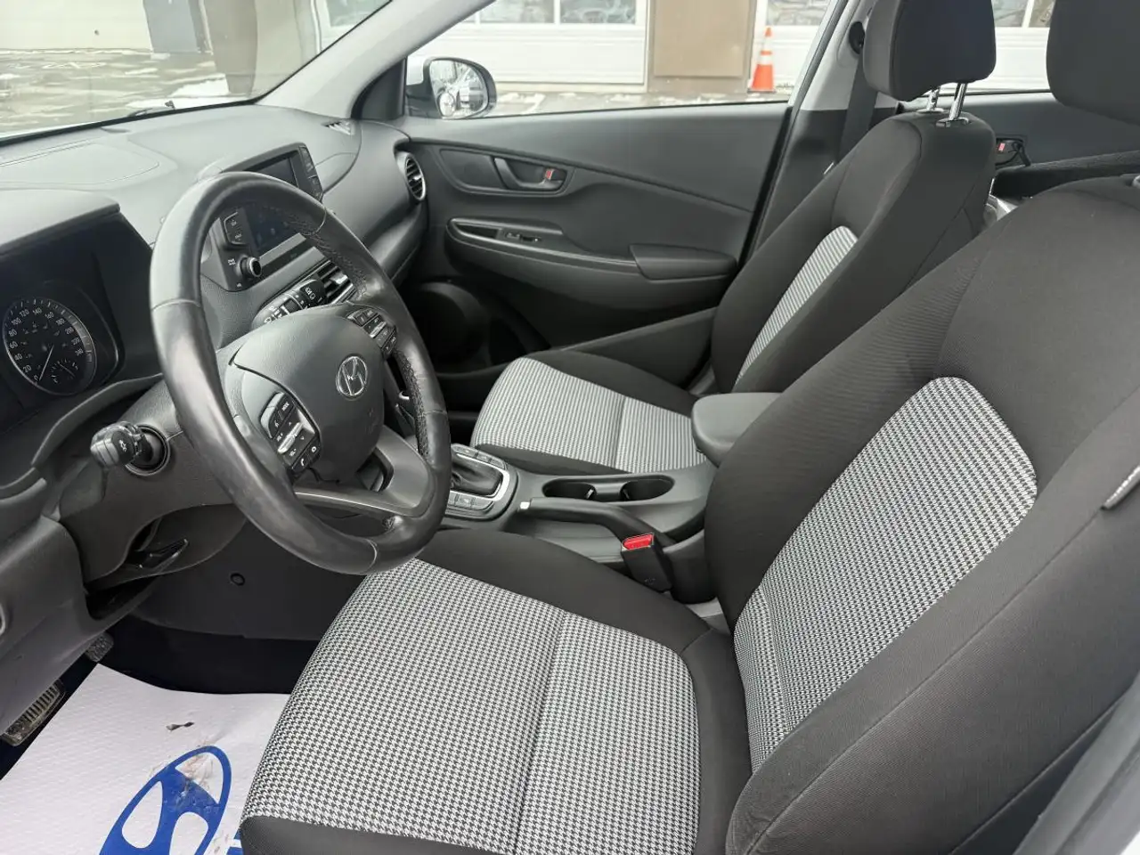 Hyundai KONA снимка Hyundai KONA
