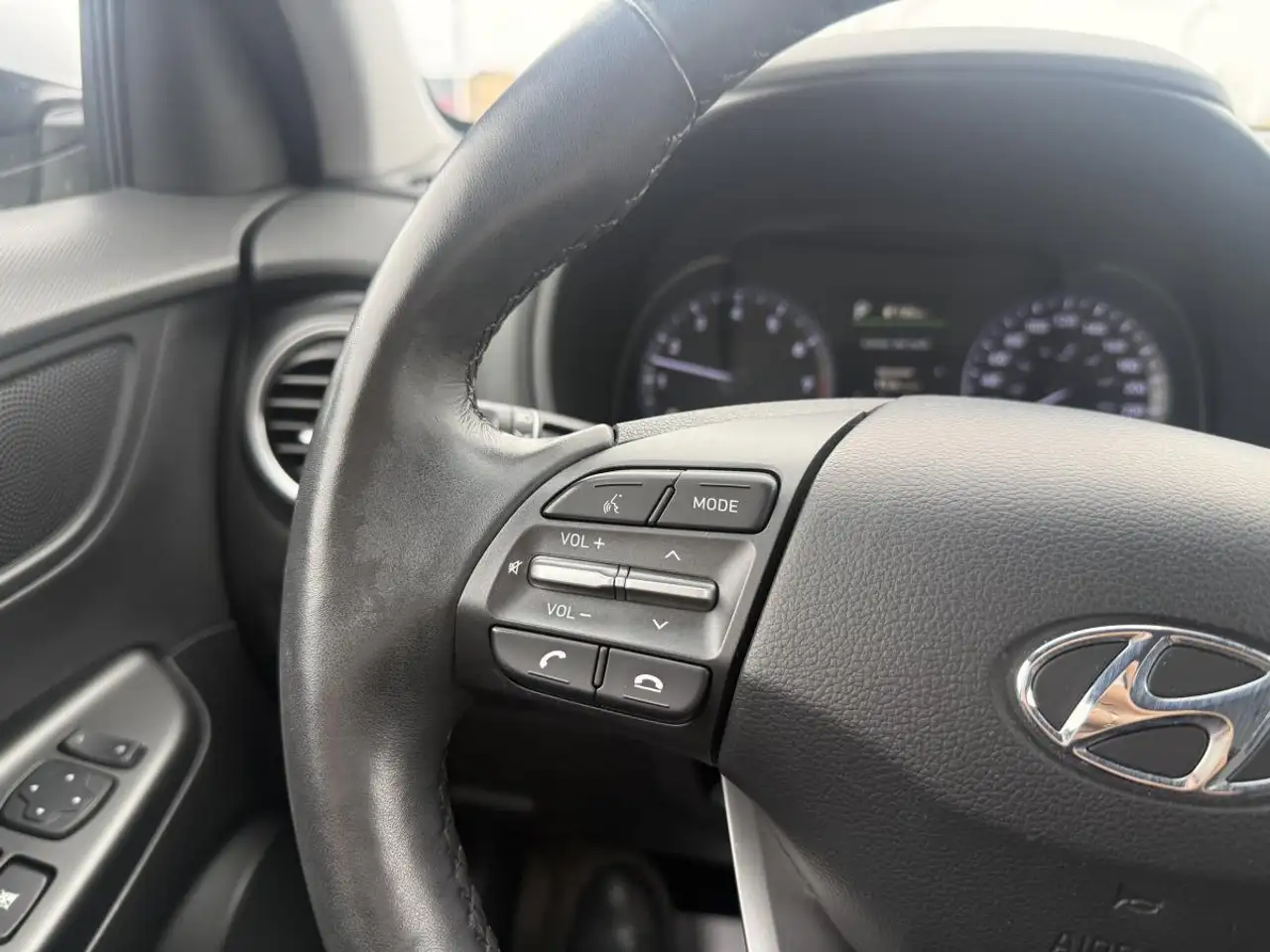 Hyundai KONA снимка Hyundai KONA