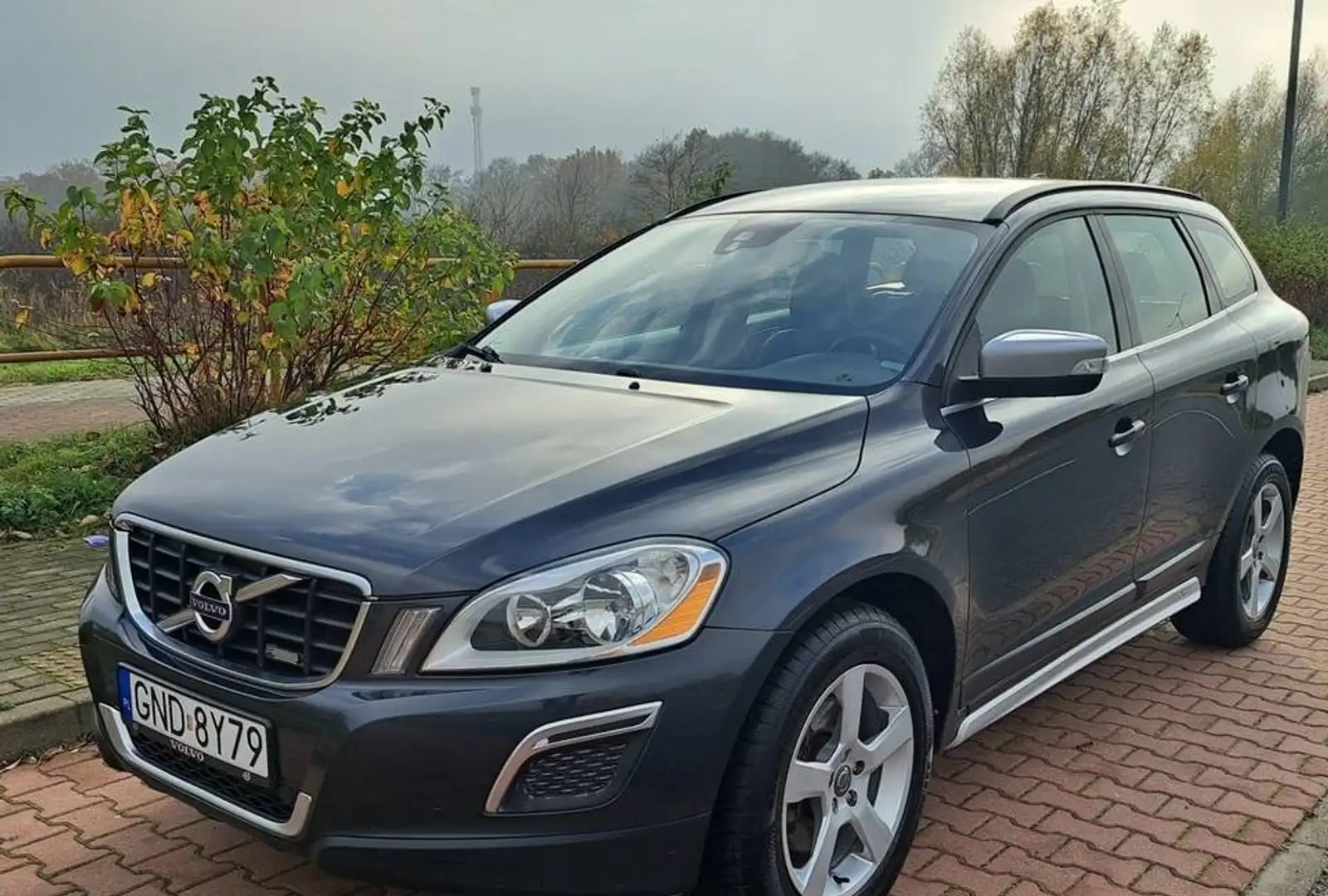 Volvo XC60 XC 60 D4 R-Design Schwarz - 1