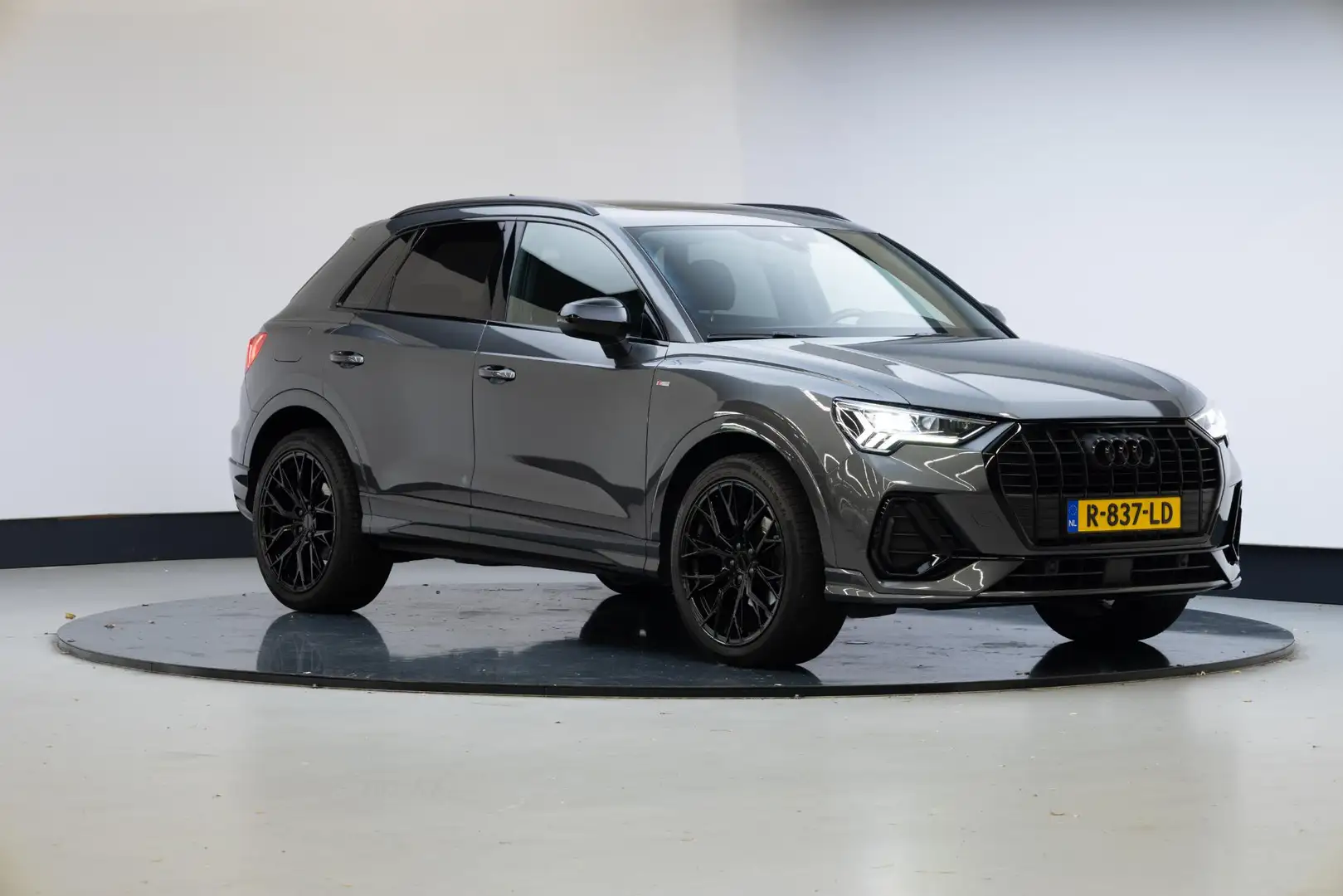 Audi Q3 35 TFSI Pro Line S | Panoramadak | Trekhaak | Keyl Grijs - 1