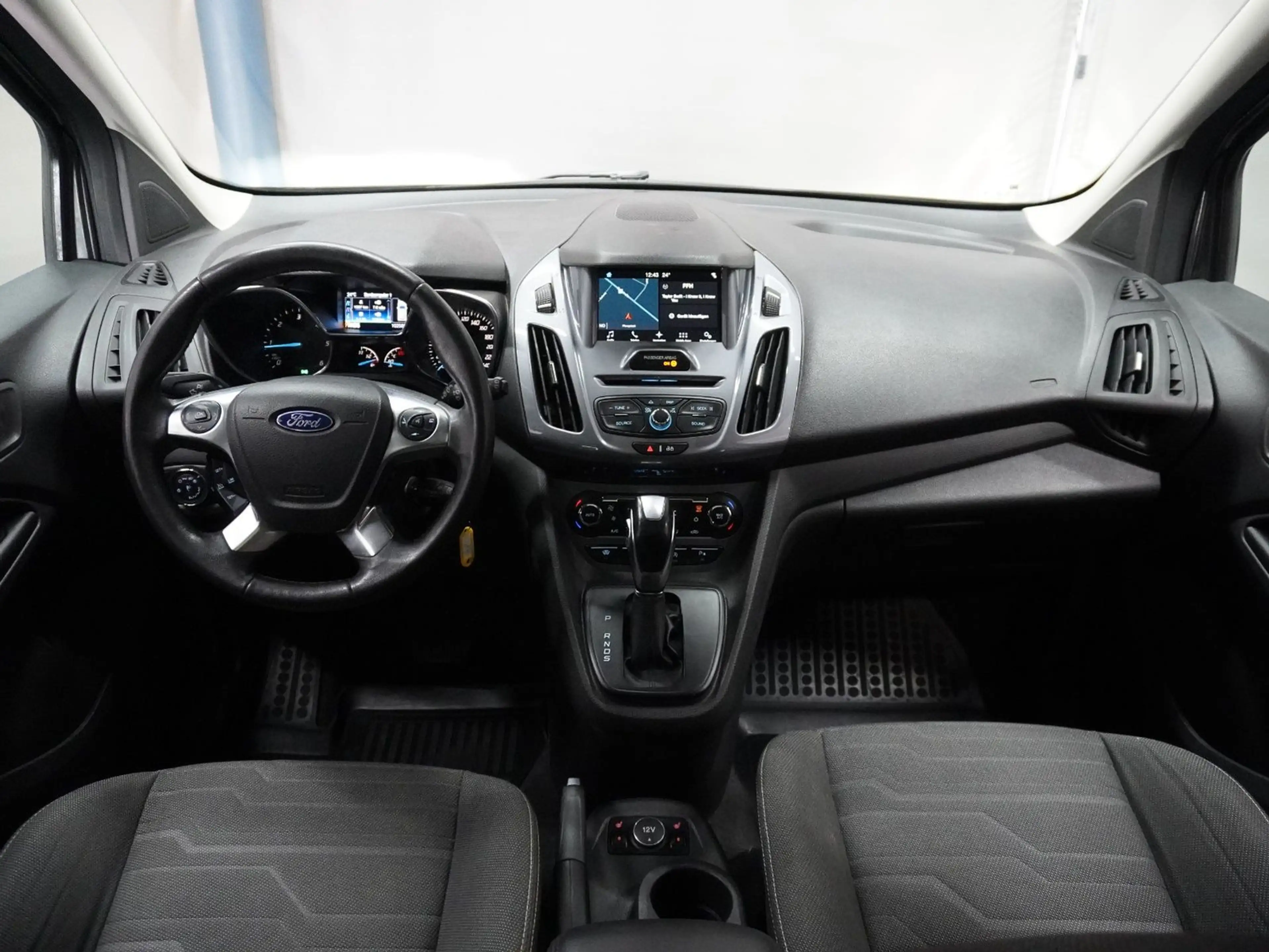 Ford Grand Tourneo Connect Titanium | Panorama | AHK — photo 11