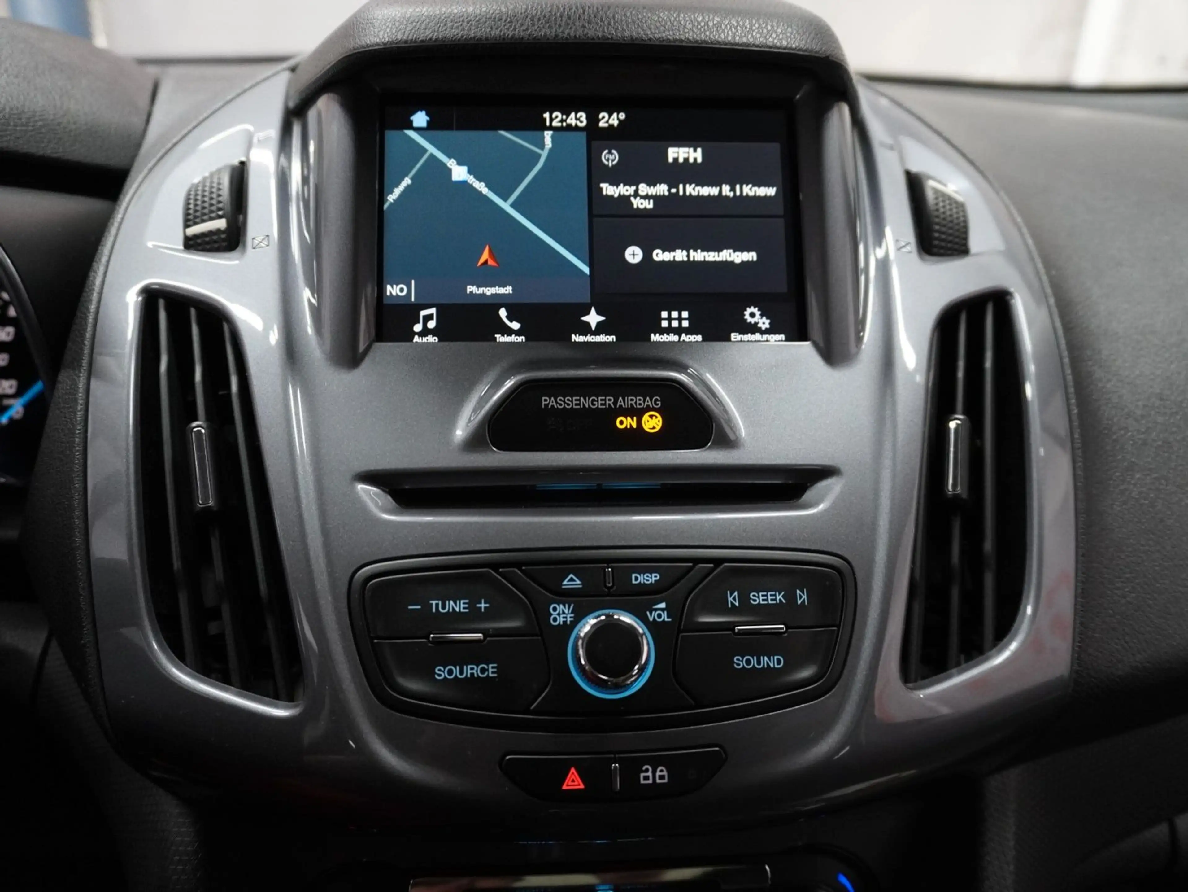 Ford Grand Tourneo Connect Titanium | Panorama | AHK — photo 13