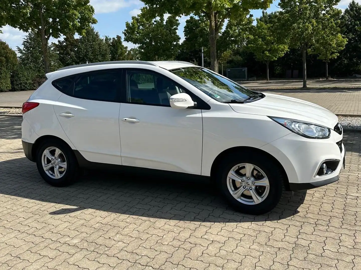 Hyundai iX35 ix35 2.0 CRDi 4WD Automatik Style Weiß - 2