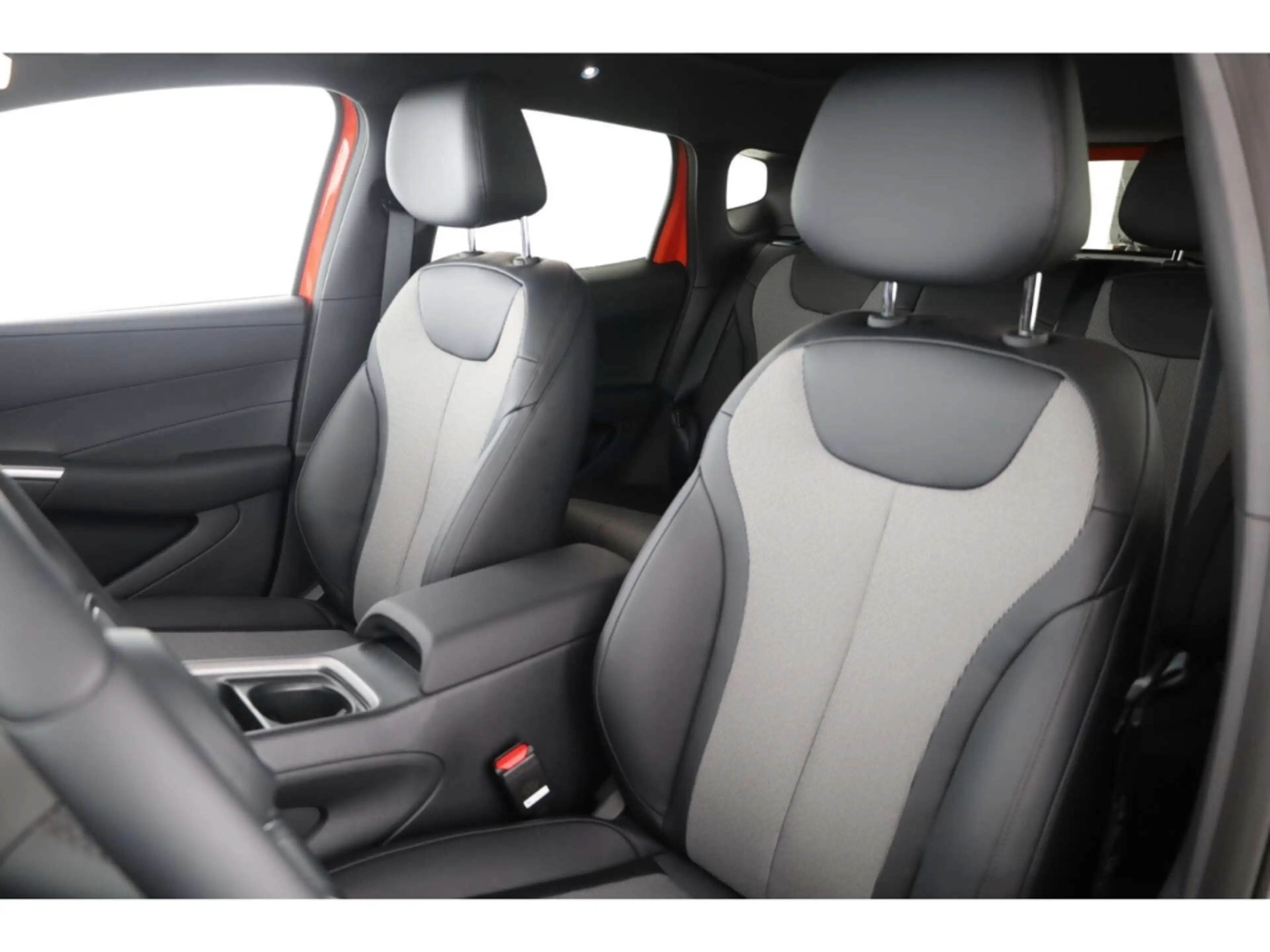 BYD Dolphin G DM-i Comfort — photo 11