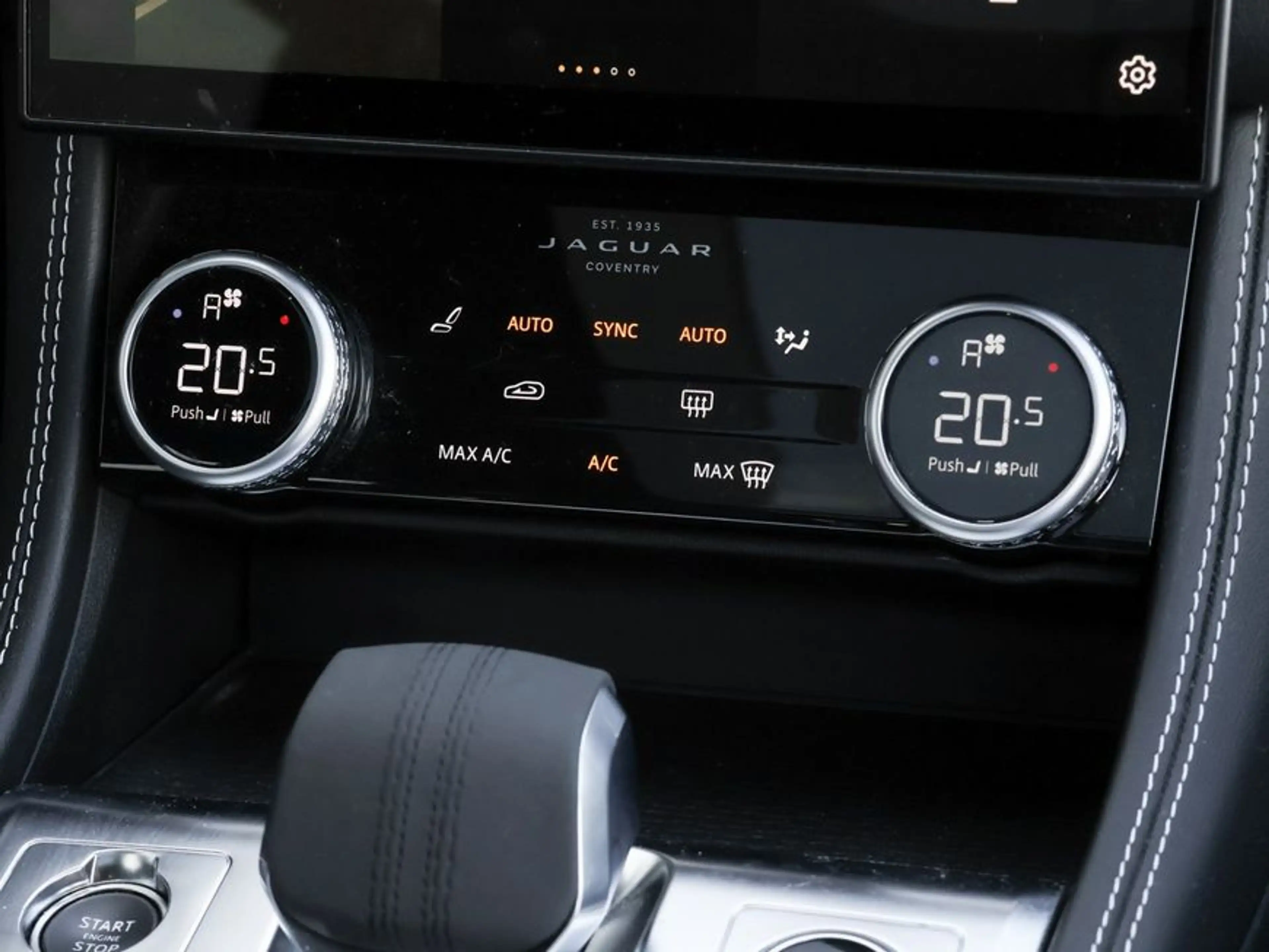 Jaguar F-Pace D300 AWD R-Dynamic SE — photo 12