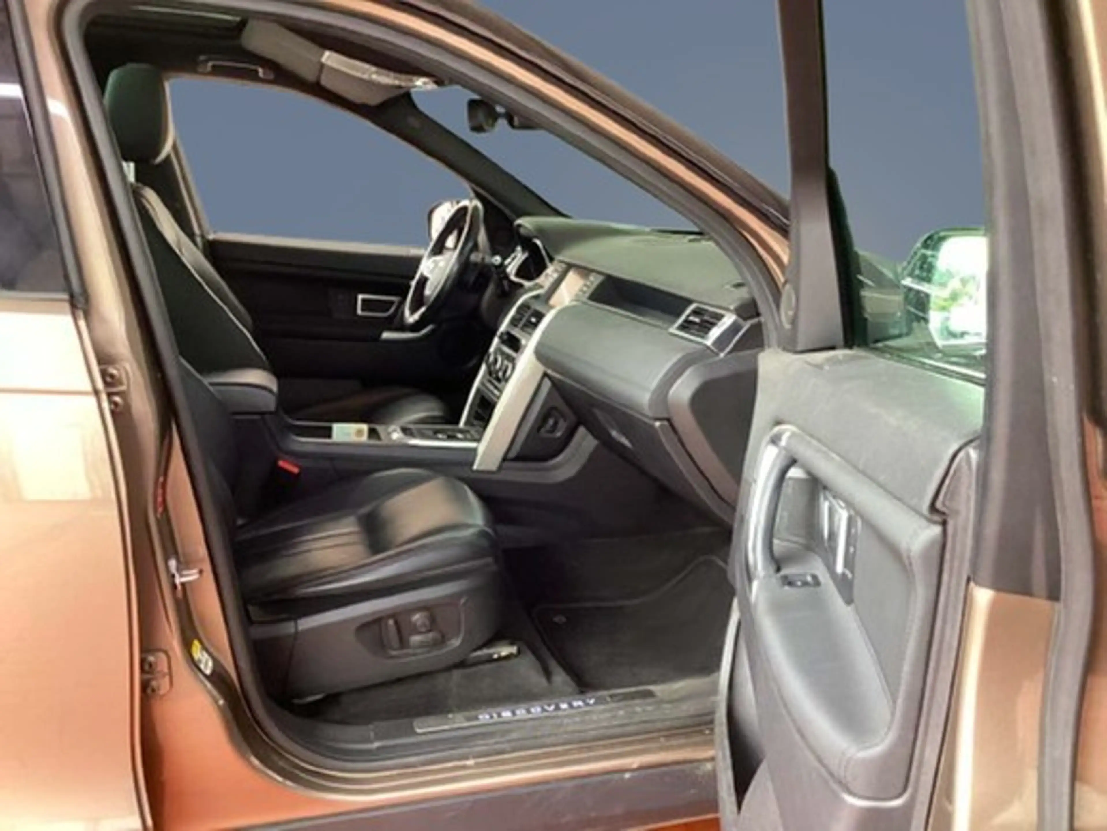 Land Rover Discovery Sport 2.0 TD4 AWD HSE PANORAMA XENON AHK HECKKL.EL. P... — photo 3