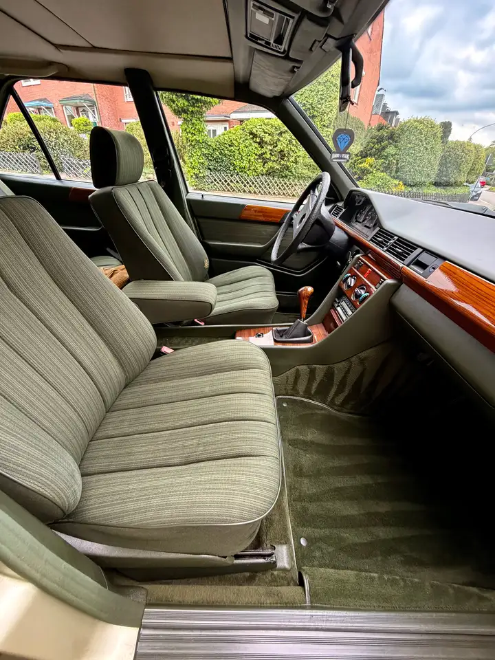 Mercedes-Benz 250 W124, foto 4