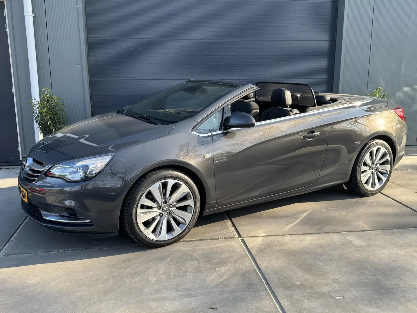 Opel Cascada 1.4 Turbo 140pk H6 ecoFLEX Cosmo Navigatie Stoelve Gris - 2
