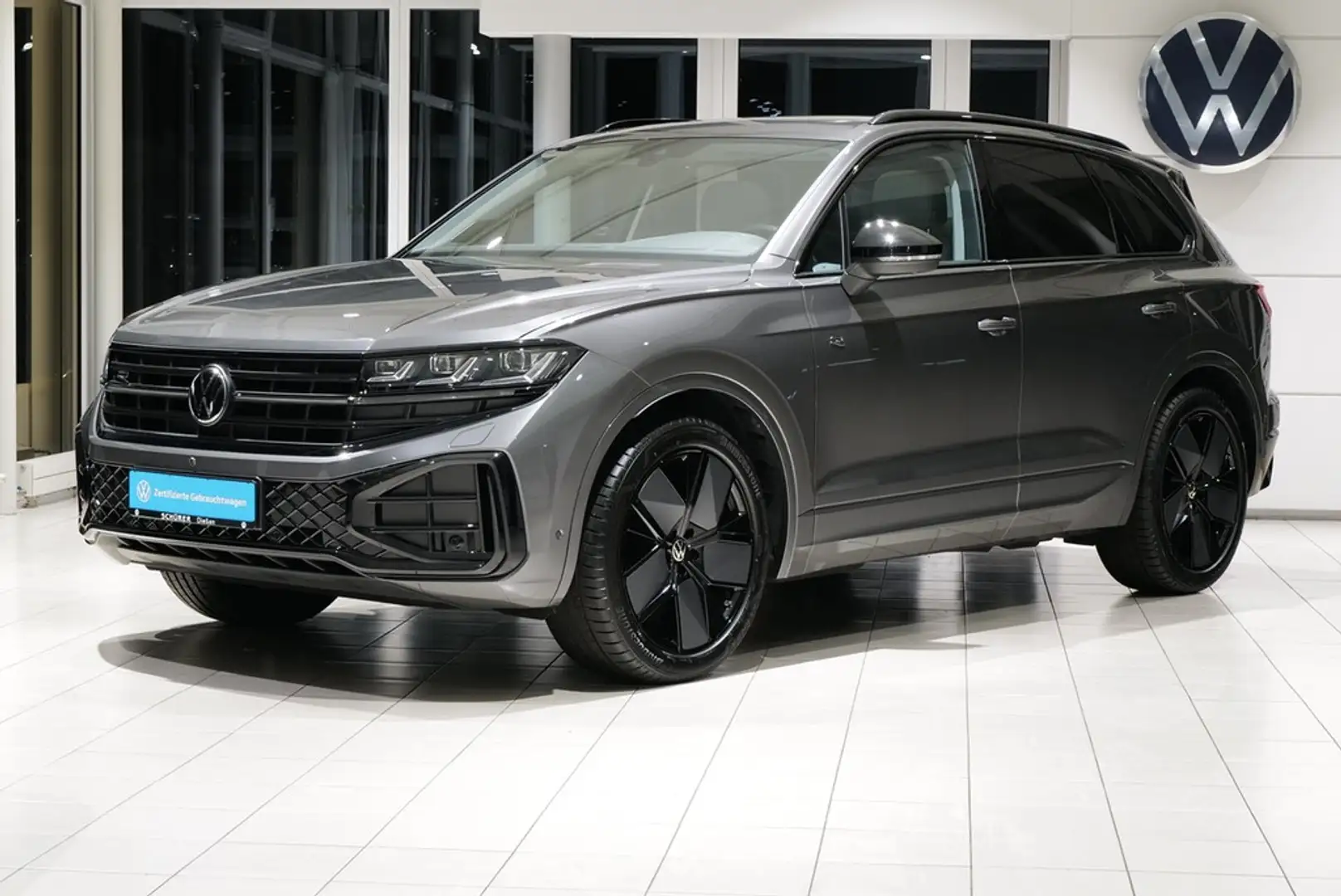 Volkswagen Touareg 3.0TDI R-Line Blackstyle Pano Allradlenkung 360... Grau - 2