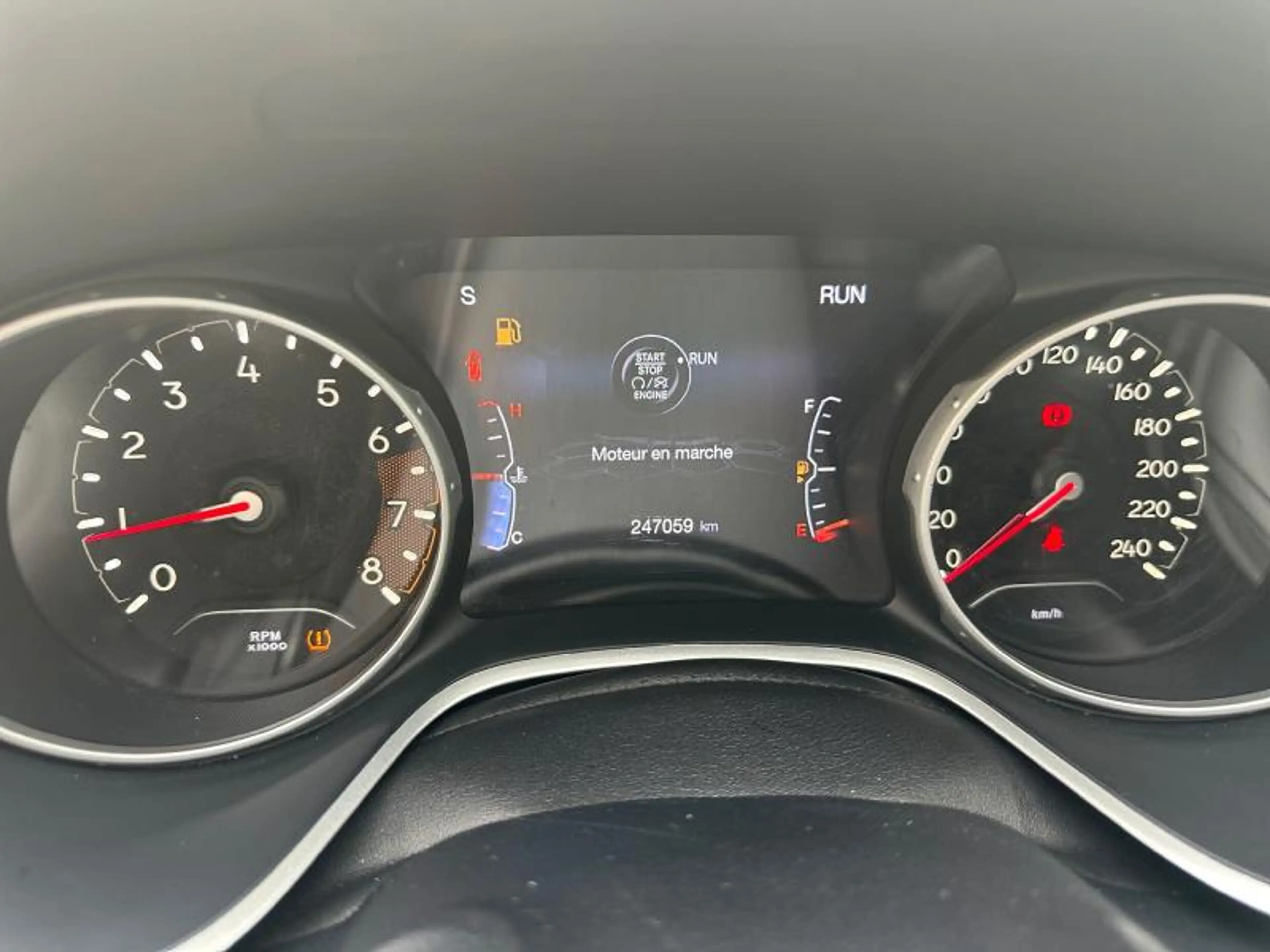 Jeep Compass 1.4 140cv Blanc 05/18 7500€ marchand Airco GPS — photo 13