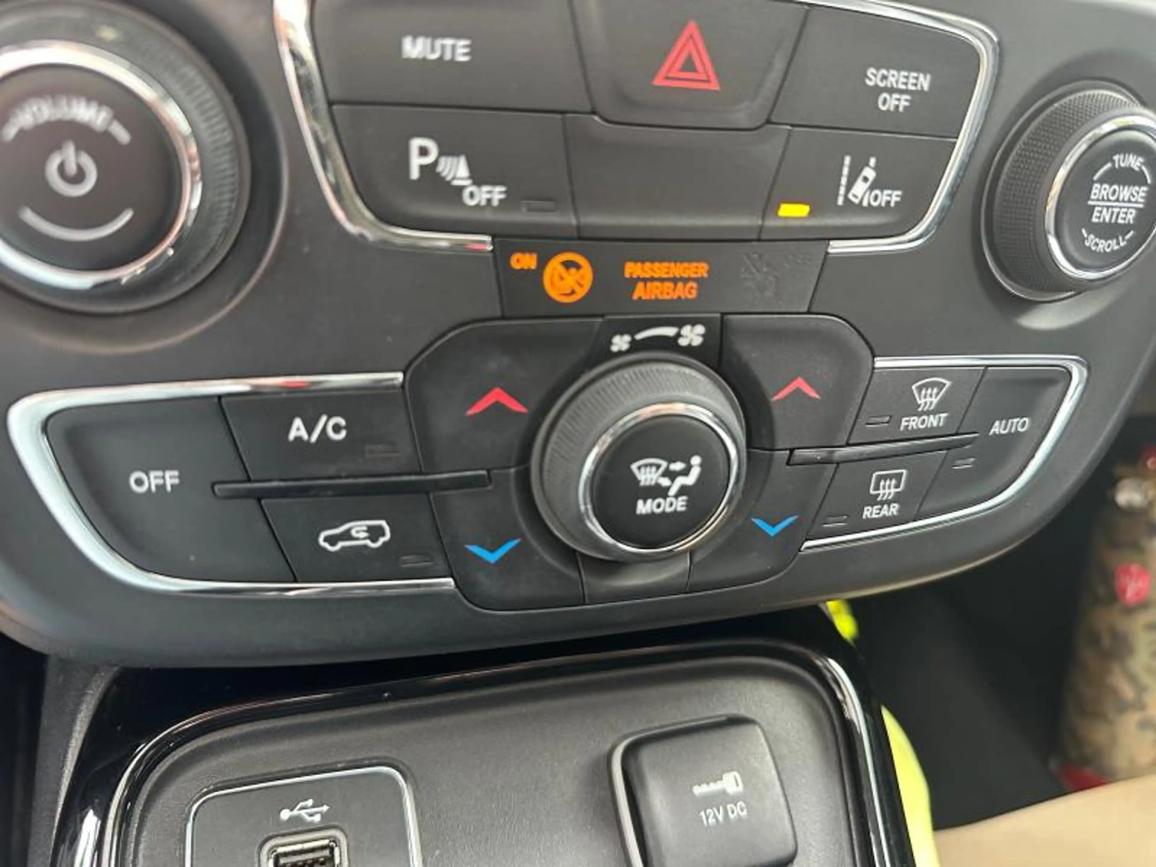 Jeep Compass 1.4 140cv Blanc 05/18 7500€ marchand Airco GPS — photo 15
