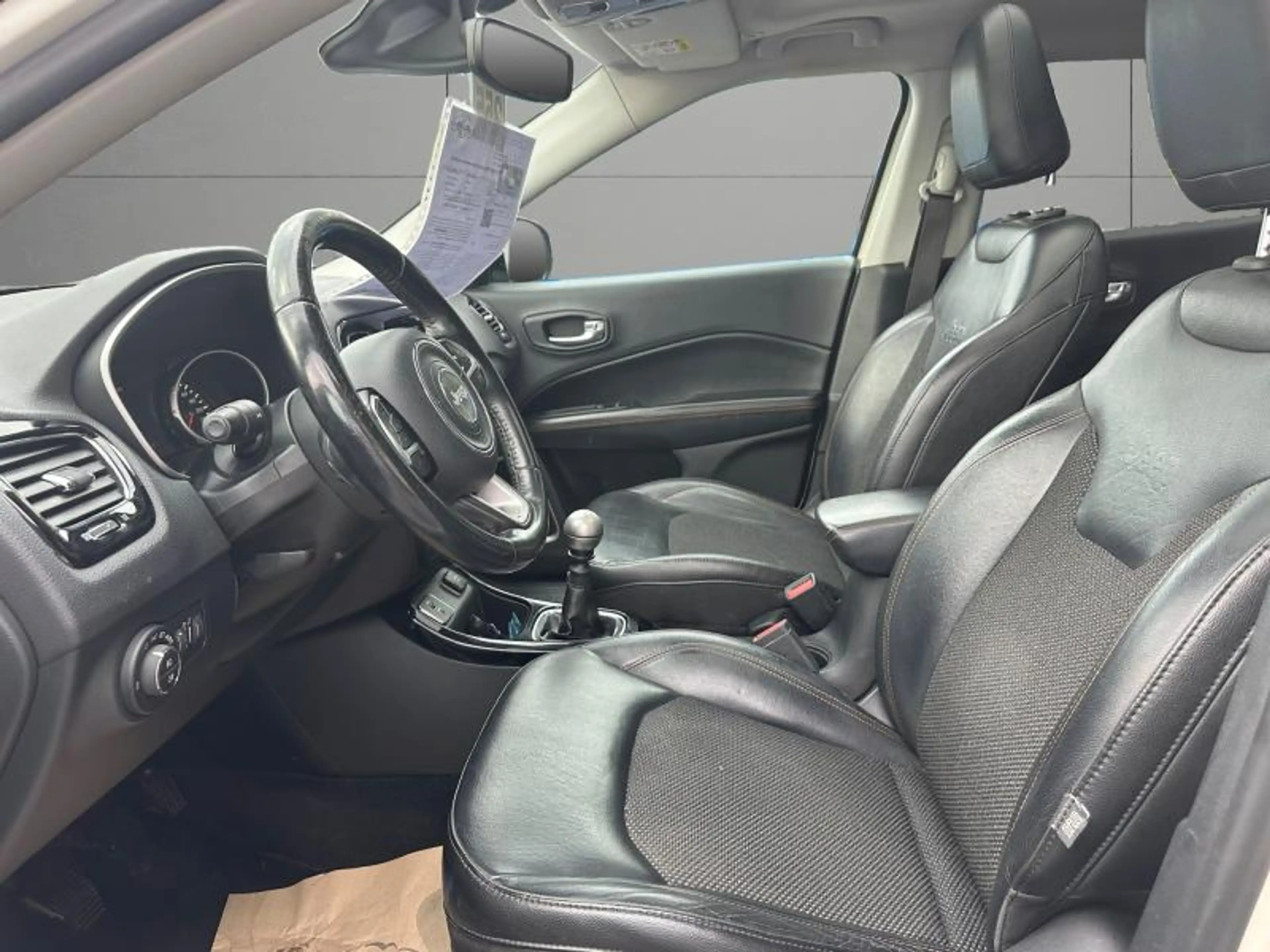 Jeep Compass 1.4 140cv Blanc 05/18 7500€ marchand Airco GPS — photo 10