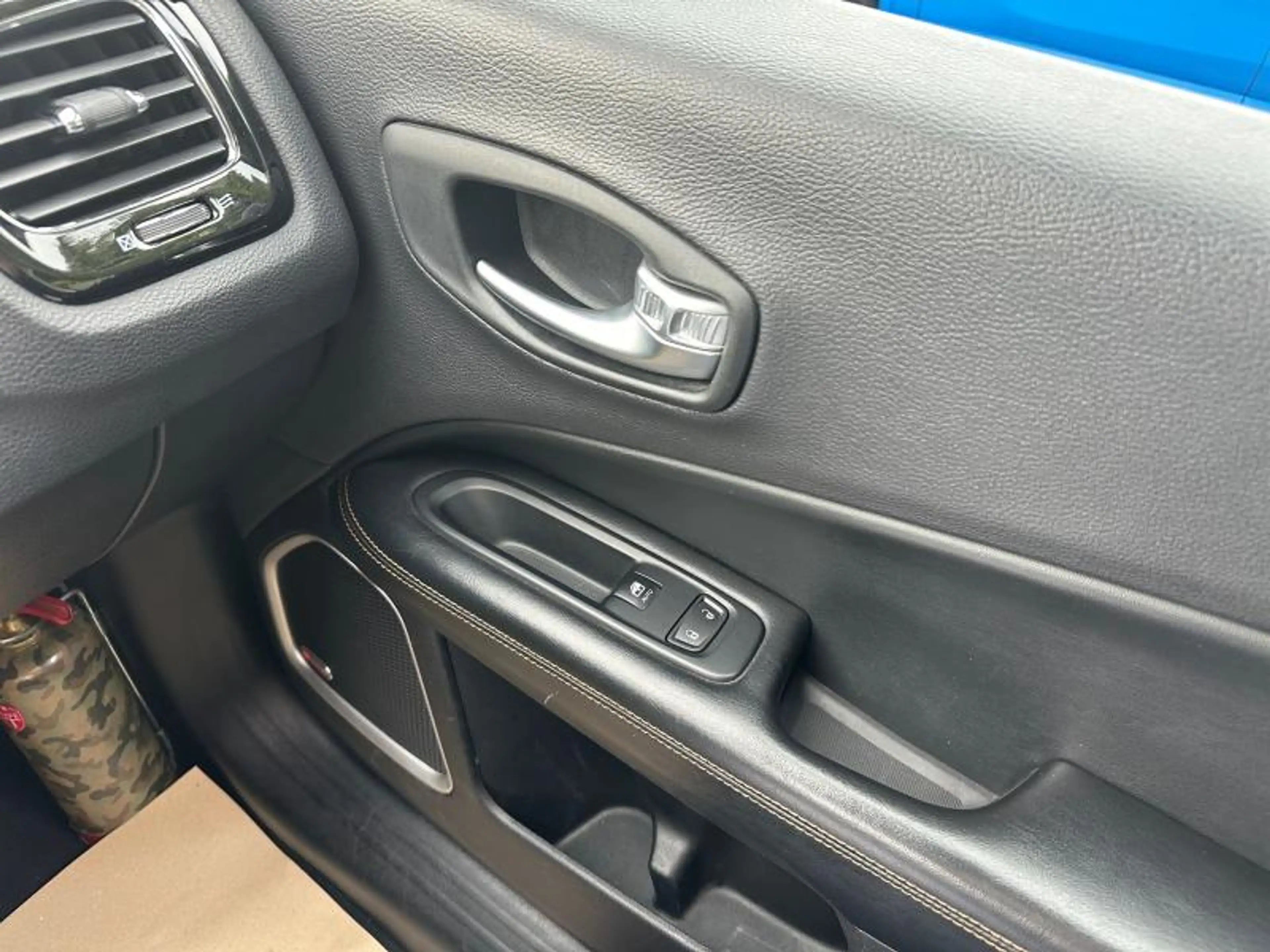 Jeep Compass 1.4 140cv Blanc 05/18 7500€ marchand Airco GPS — photo 11