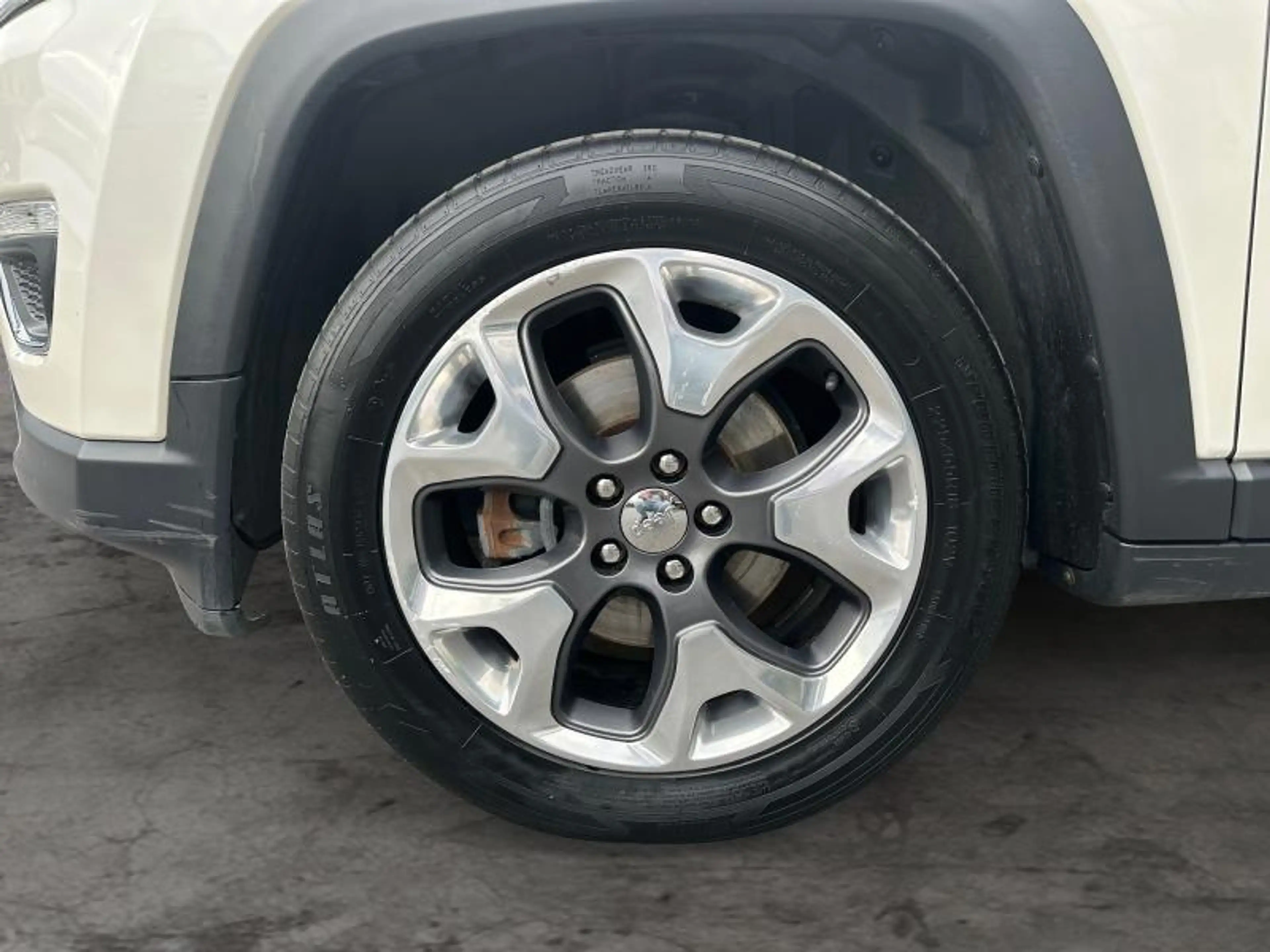 Jeep Compass 1.4 140cv Blanc 05/18 7500€ marchand Airco GPS — photo 8