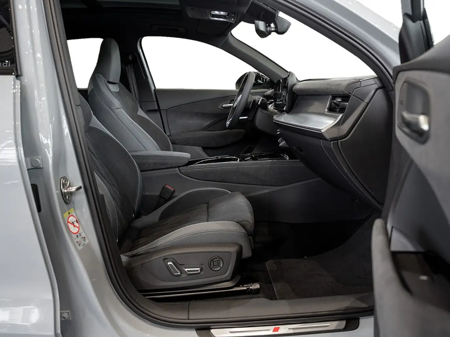 Audi Q3 e-hybrid 200 kW S tronic PANO MATRIX-LED Grau - 2