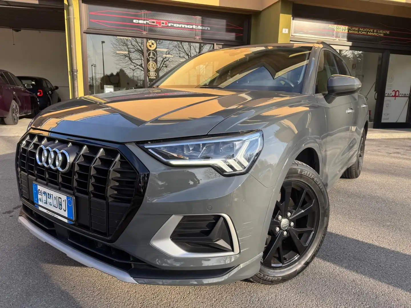 Audi Q3 35 TFSI Business Advanced Grigio - 1