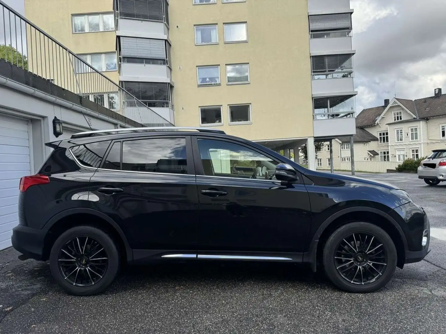 Toyota RAV 4 Zwart - 1