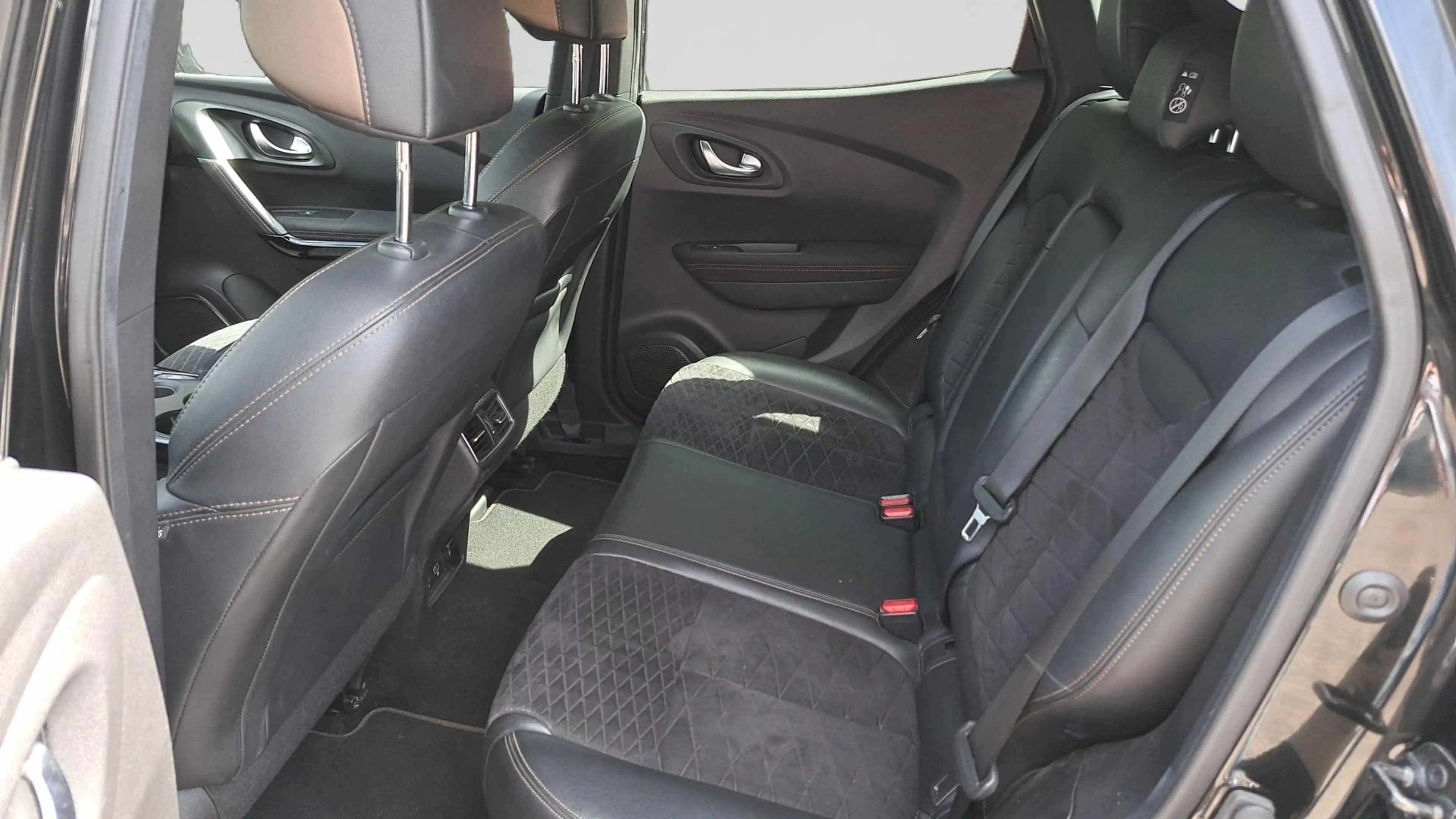 Renault Kadjar TCe 140 EDC GPF Black Edition — photo 15