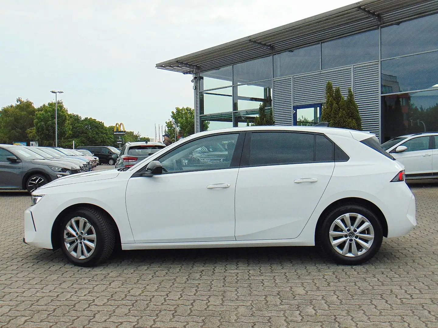 Opel Astra L 1.5 D Aut. Business Edition Weiß - 2