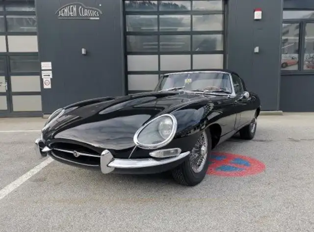 Jaguar E-Type 3.8 S1 flat floor