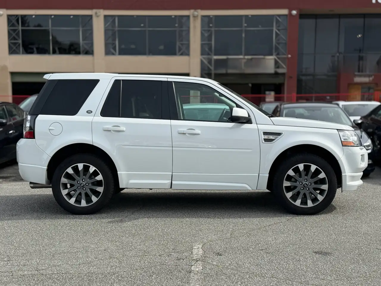 Land Rover LR2 снимка Land Rover LR2