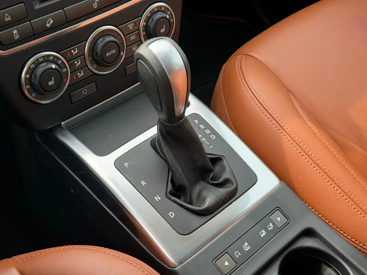 Land Rover LR2 снимка Land Rover LR2