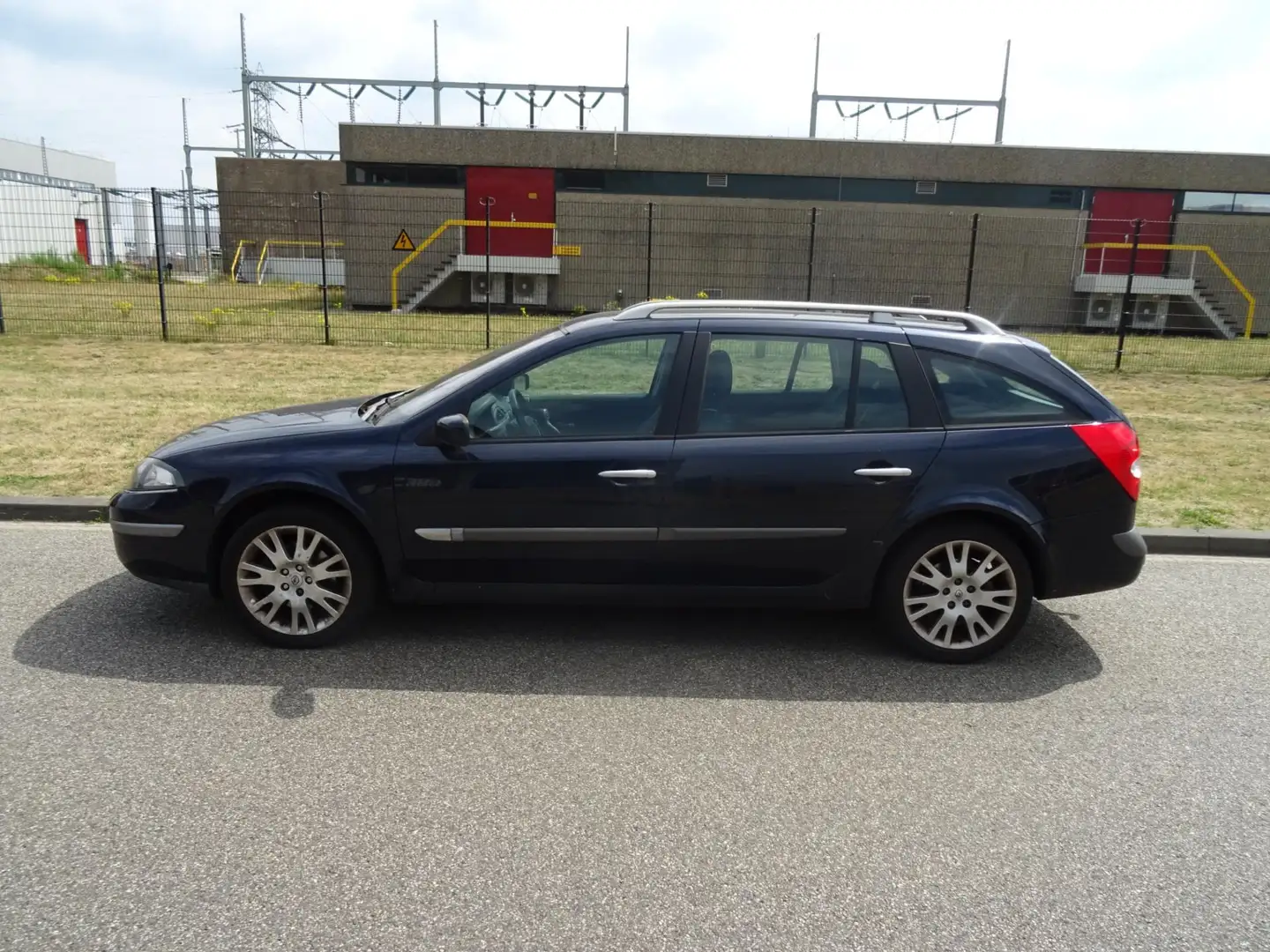 Renault Laguna Grand Tour 2.0-16V Privilège Blauw - 2