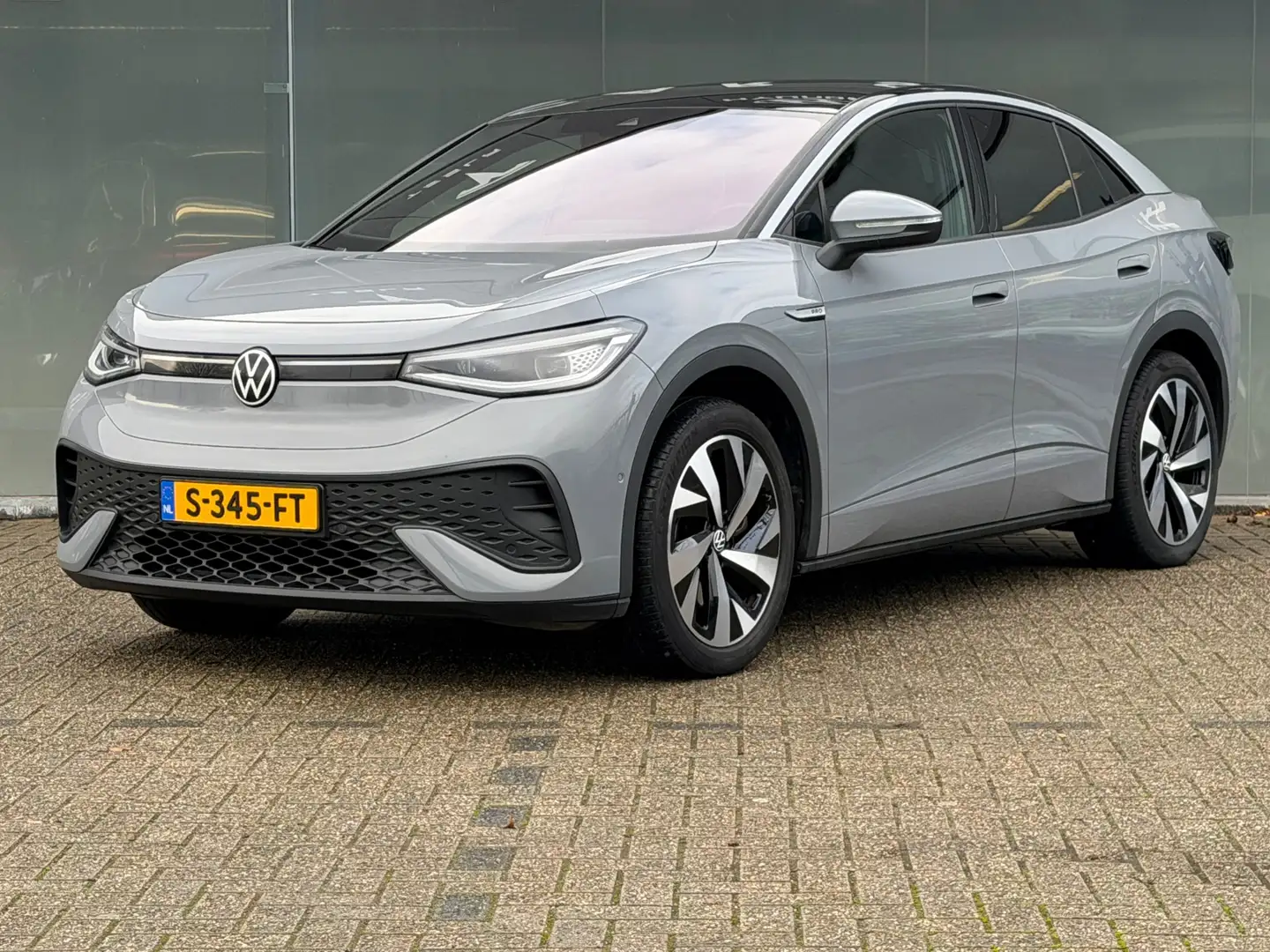 Volkswagen ID.5 Pro 77 kWh Navi Camera Keyless IQ Light Grijs - 2