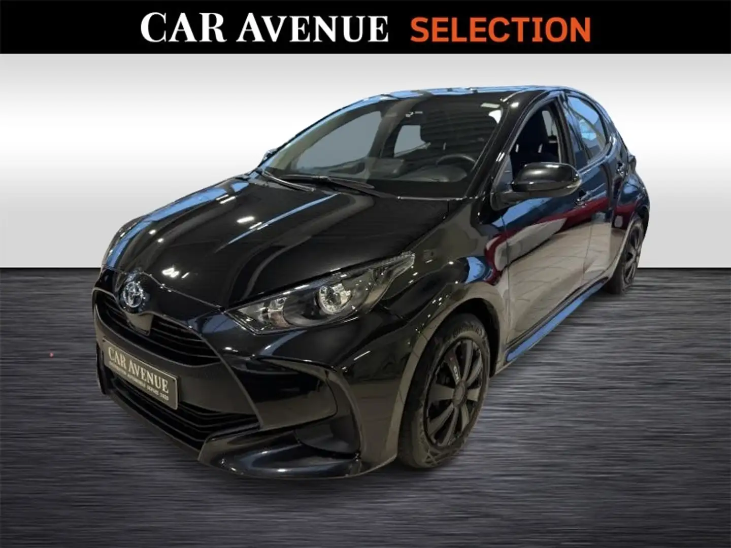 Toyota Yaris DYNAMIC 1.5 HSD 68kW Zwart - 1