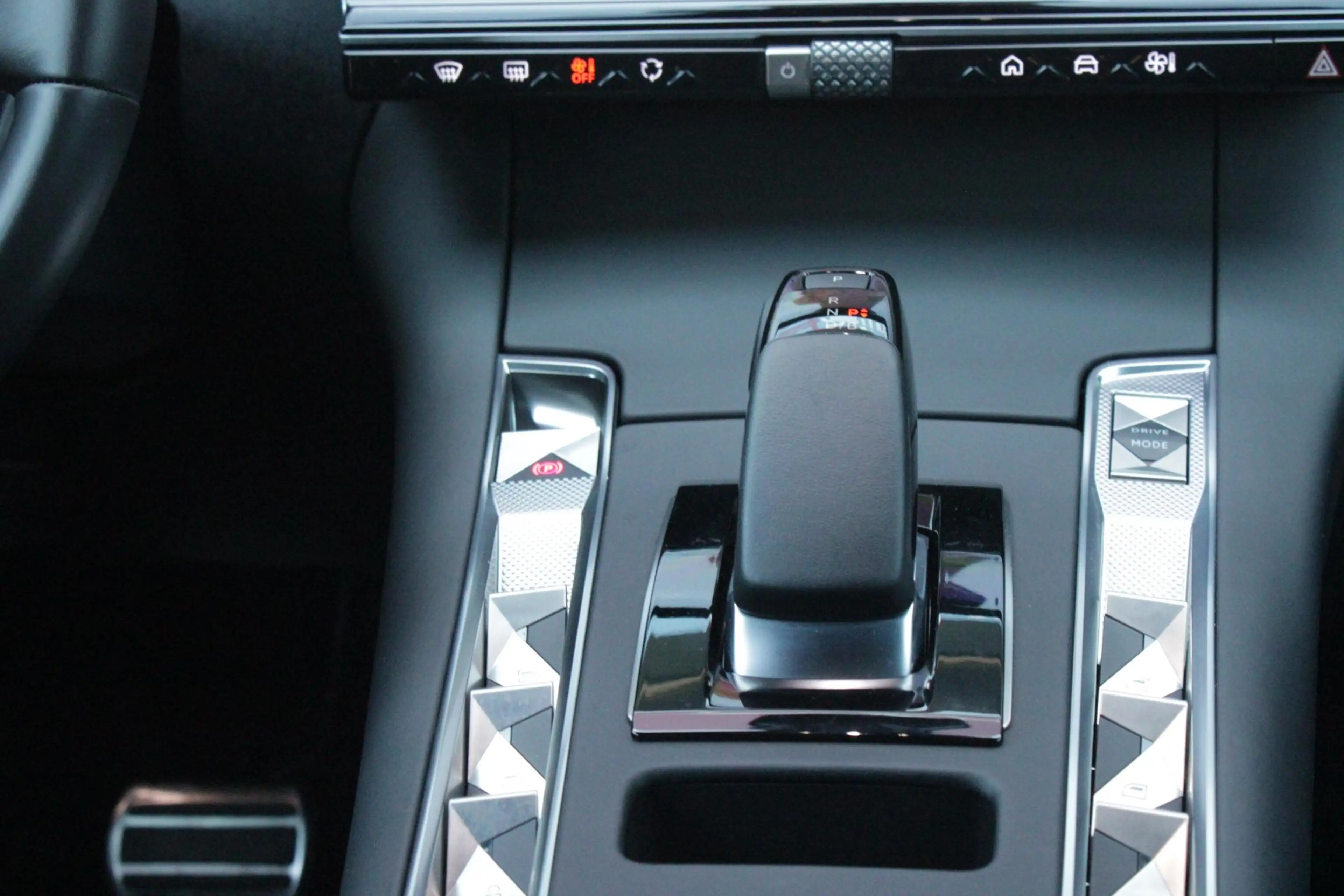 DS Automobiles DS 7 1.6 PHEV 300PK 4x4 ETIOLE | PANORAMA SCHUIF/KANTEL — photo 16