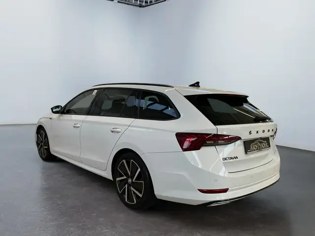 Skoda Octavia view 4