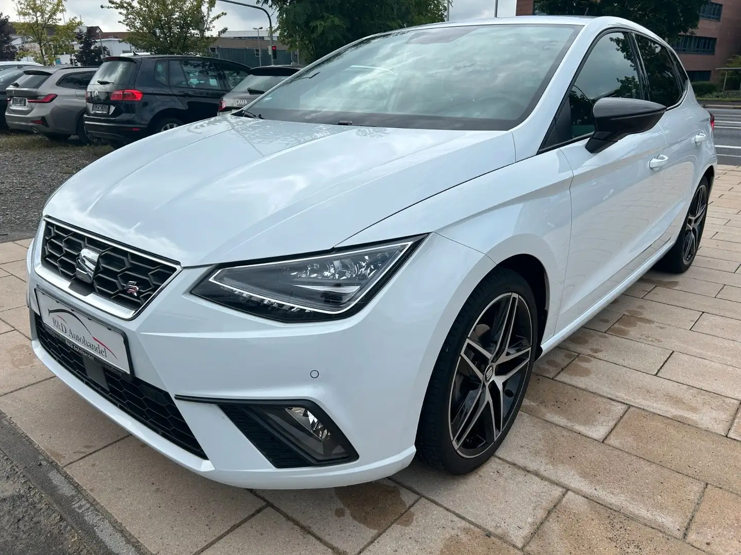 SEAT Ibiza FR Virtual Cockpit Navi Carplay DSG DAB+ Weiß - 1