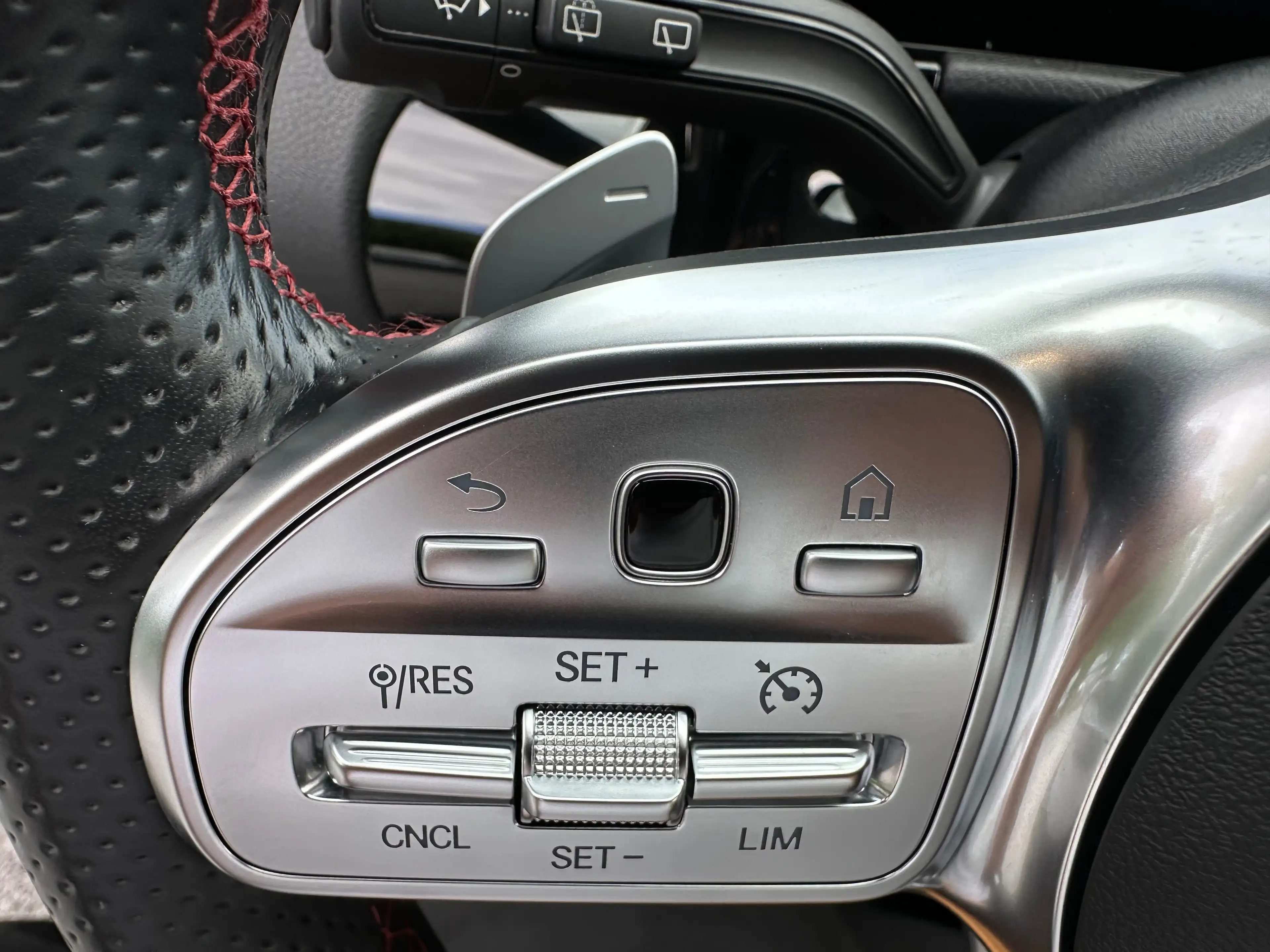 Mercedes-Benz GLA 180 2.0*PACK AMG*AMBIENT LIGHT*SIEG CHAUFF*CAM*GARANTIE — photo 13