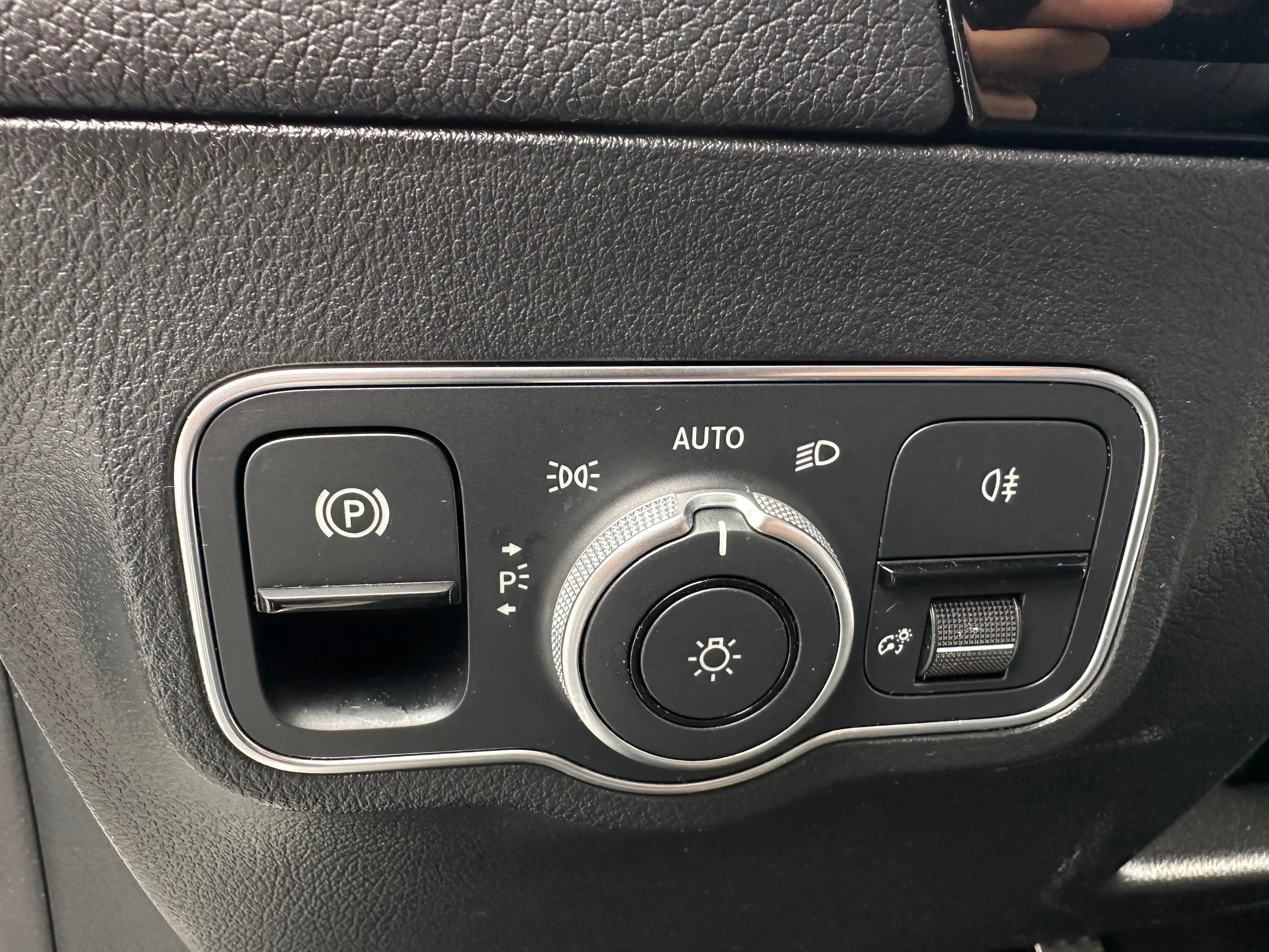 Mercedes-Benz GLA 180 2.0*PACK AMG*AMBIENT LIGHT*SIEG CHAUFF*CAM*GARANTIE — photo 12