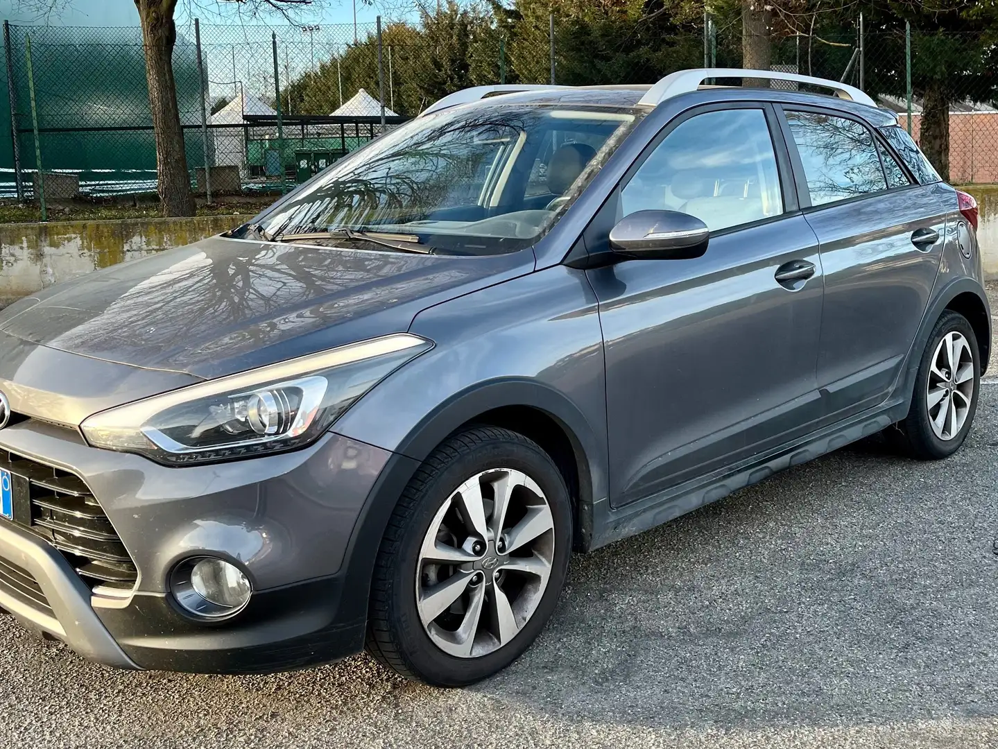 Hyundai i20 Active 5p 1.4 crdi Login 90cv Сірий - 1