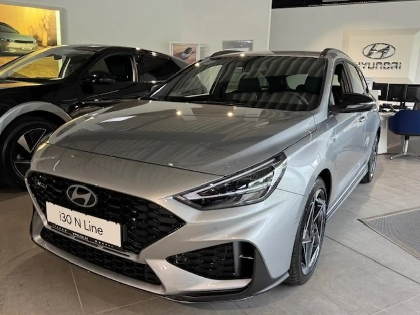 Hyundai i30 cw 1.5 T-GDI N Line Inkl. Inspektionspaket Big Dea Silber - 2