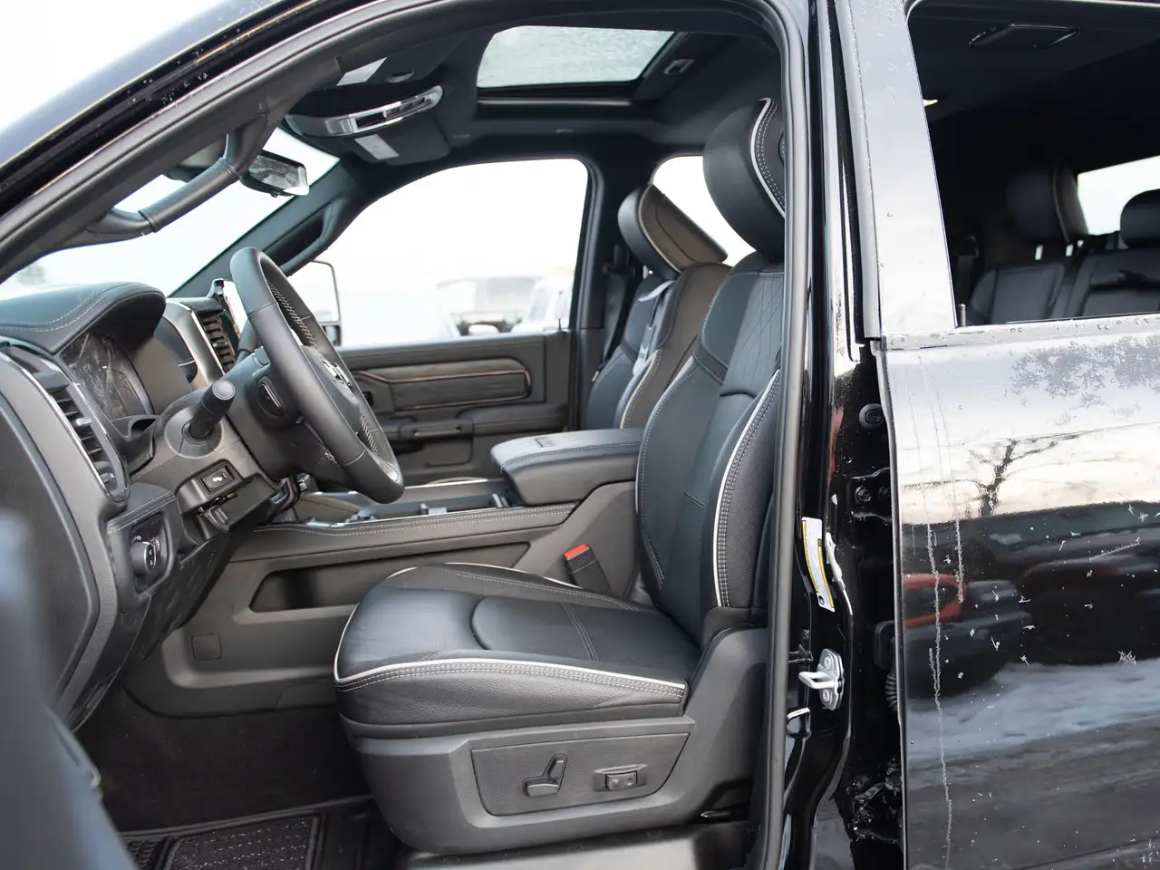 RAM 3500 снимка RAM 3500