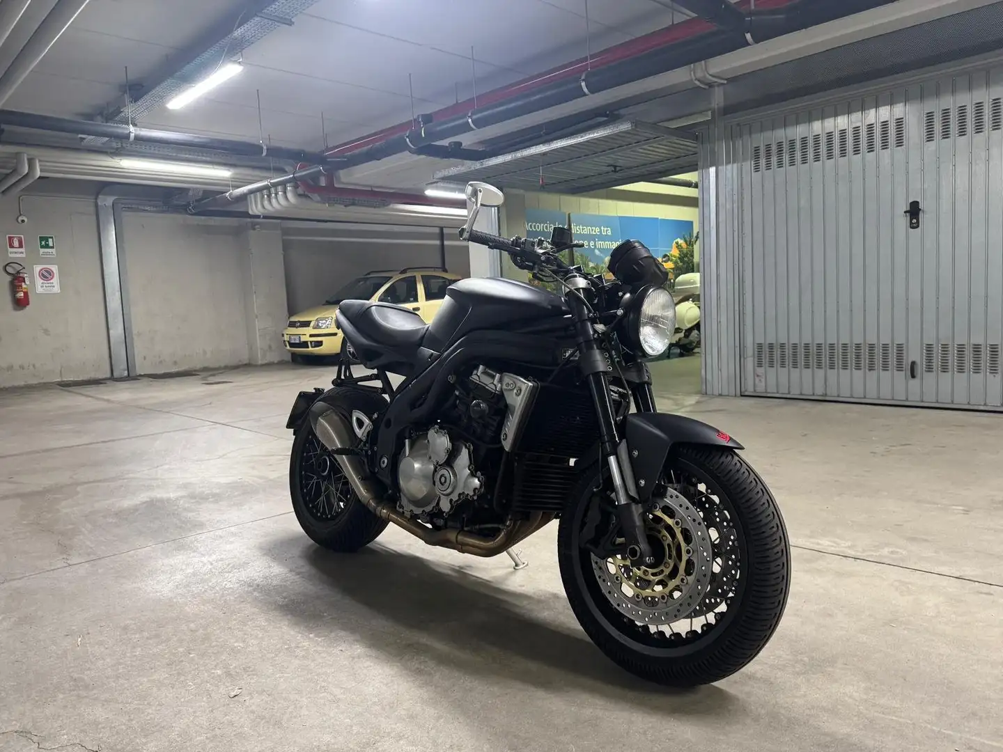 Triumph Speed Triple 1050 Black - 2