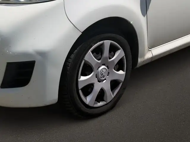 Peugeot 107 view 3