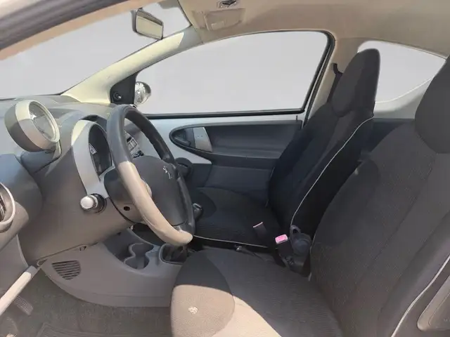Peugeot 107 view 11