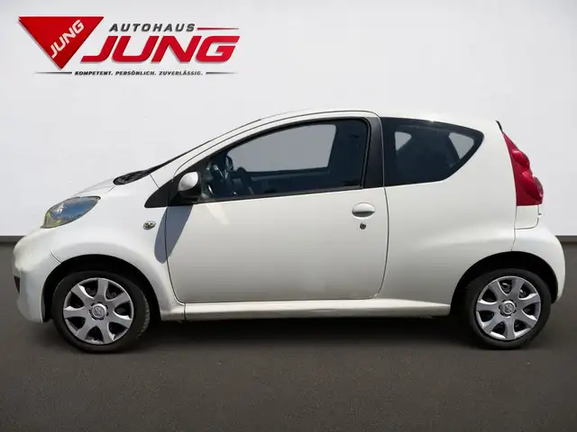 Peugeot 107 view 4
