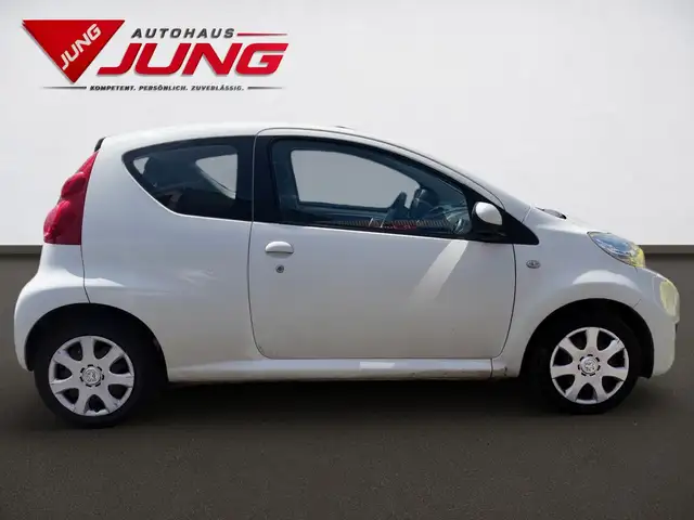 Peugeot 107 view 5