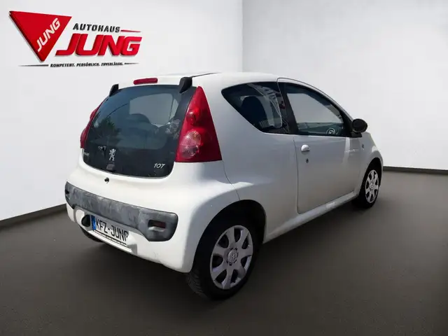 Peugeot 107 view 8
