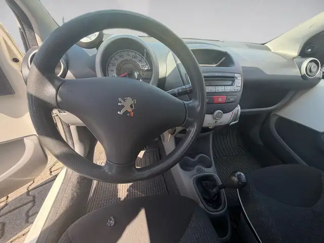 Peugeot 107 view 13