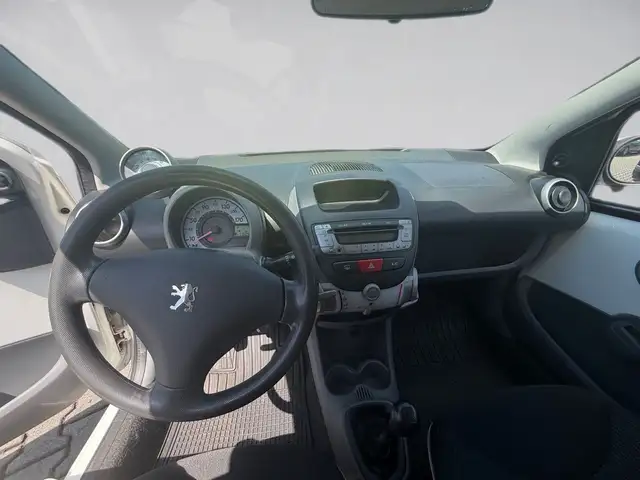 Peugeot 107 view 12