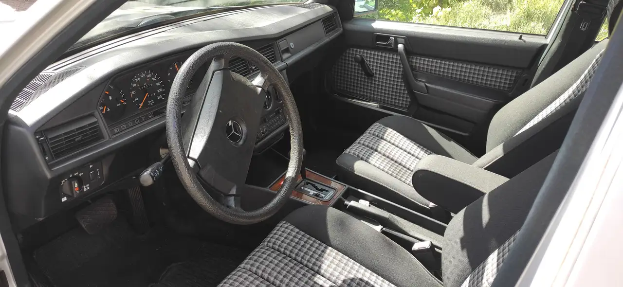 Mercedes-Benz 190, foto 2