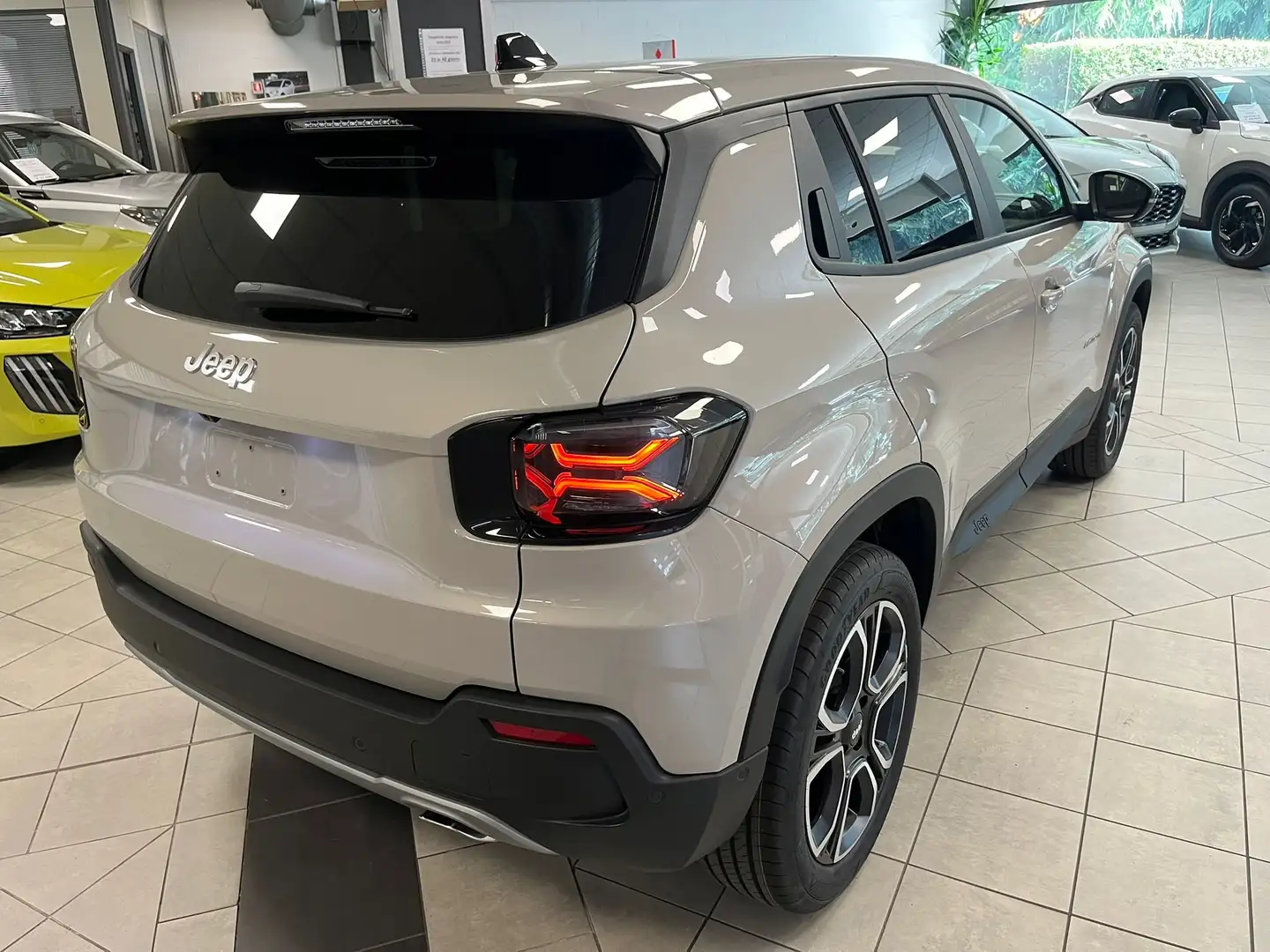Jeep Avenger 1.2 turbo Summit km0 sconto 6500€ Beige - 2
